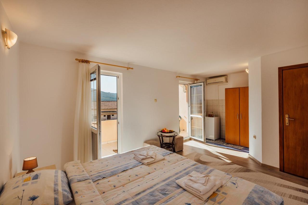 Apartmani Mara Kumbor Buitenkant foto