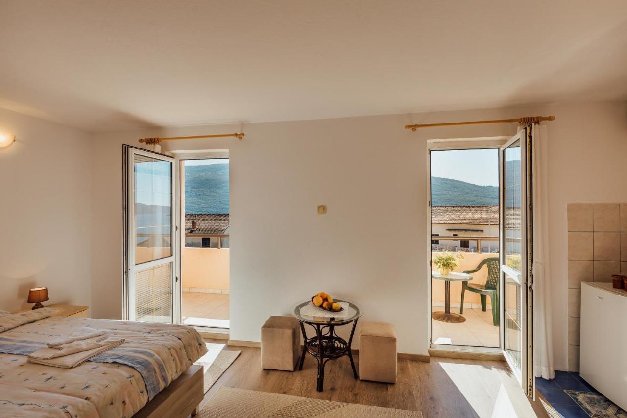 Apartmani Mara Kumbor Buitenkant foto
